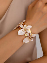 1pc Floral Decor Bangle Bracelet - White & Gold