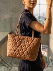 Geo Pattern Quilted Chain Decor Zip Closure Tote Bag - Brown