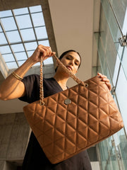 Geo Pattern Quilted Chain Decor Zip Closure Tote Bag - Brown