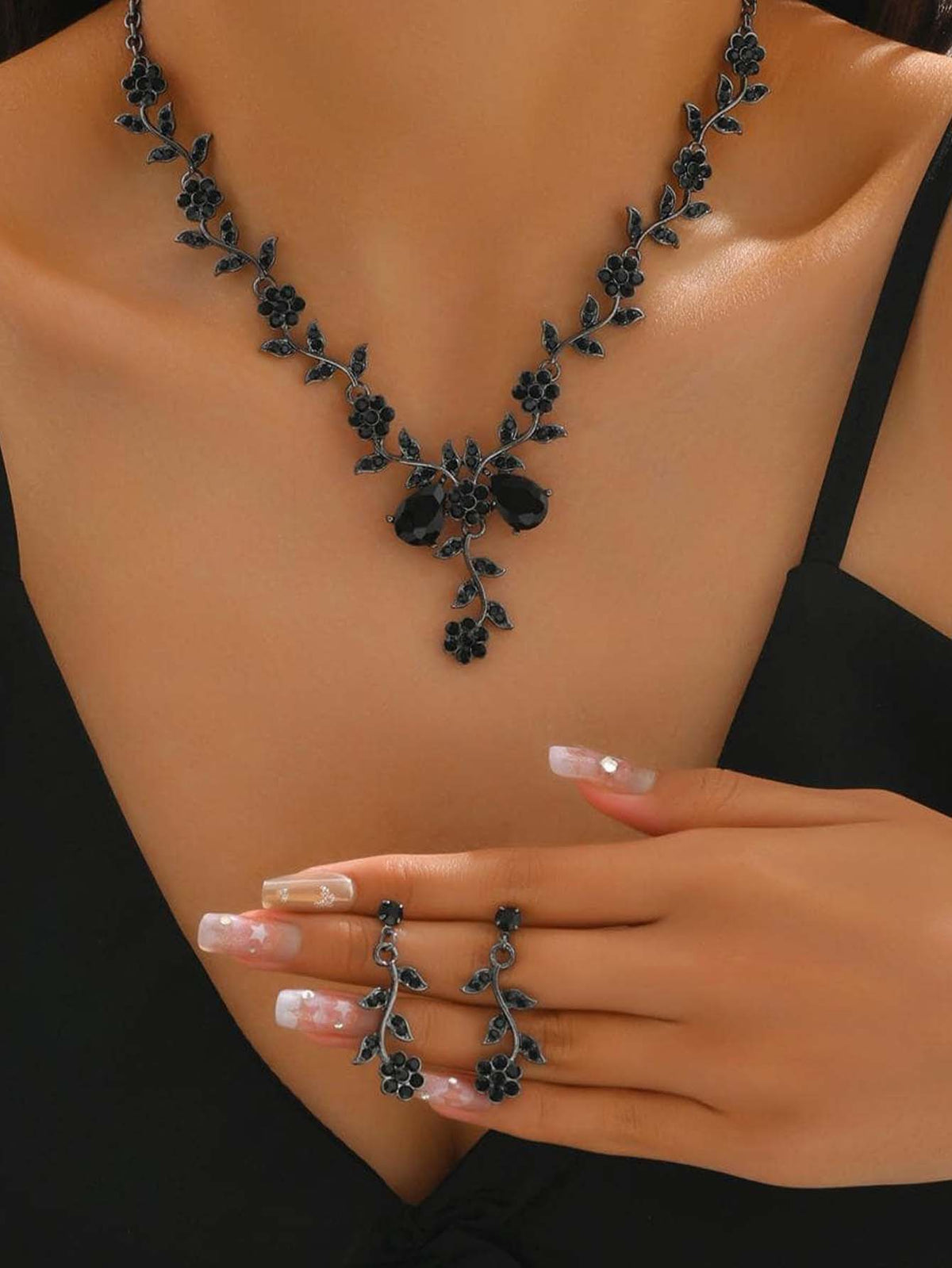 Rhinestone Flower Decor Jewelry Set - Black