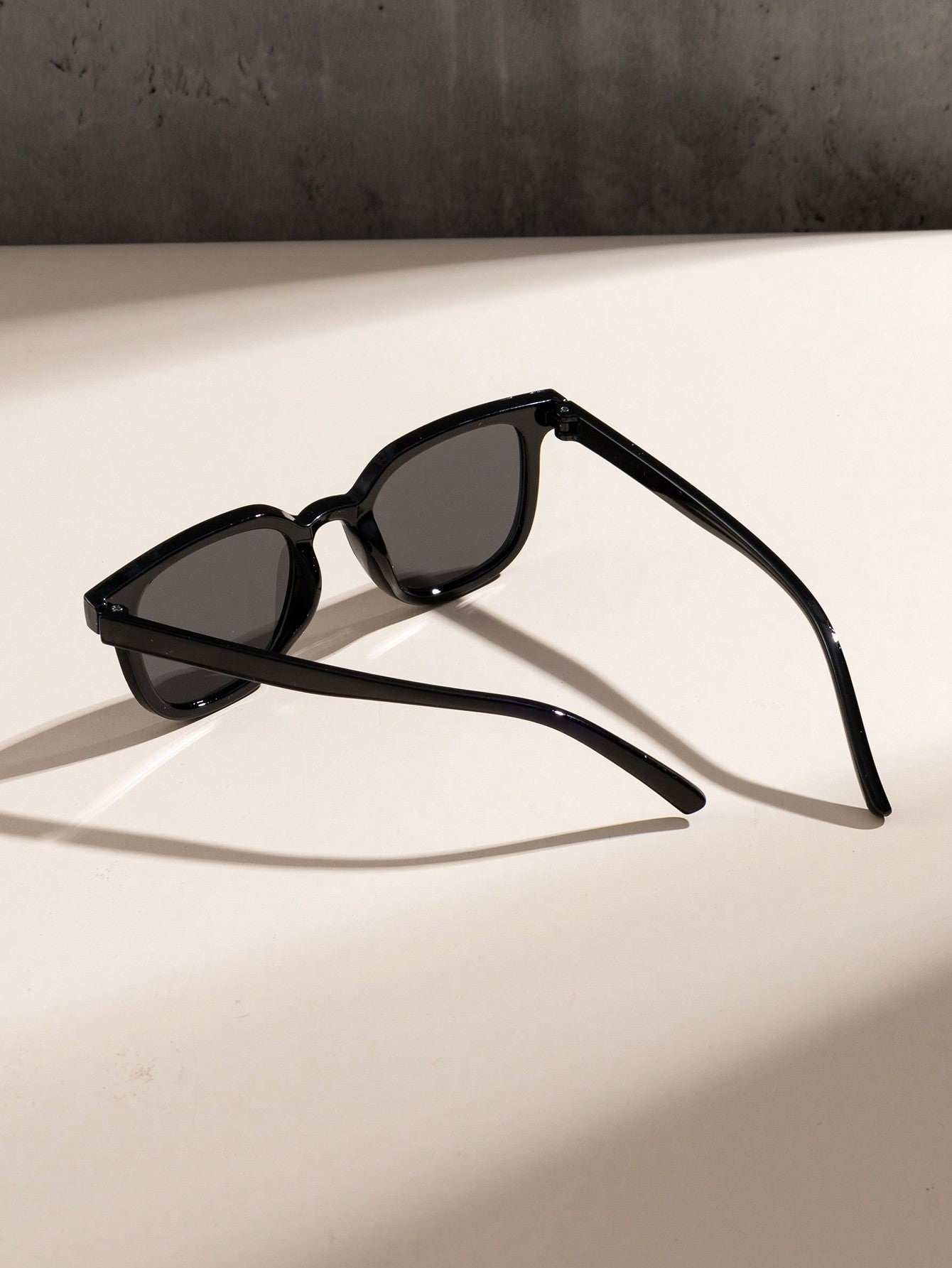 Black On Black Round Frame Sunglasses - www.thetreasurebox.me