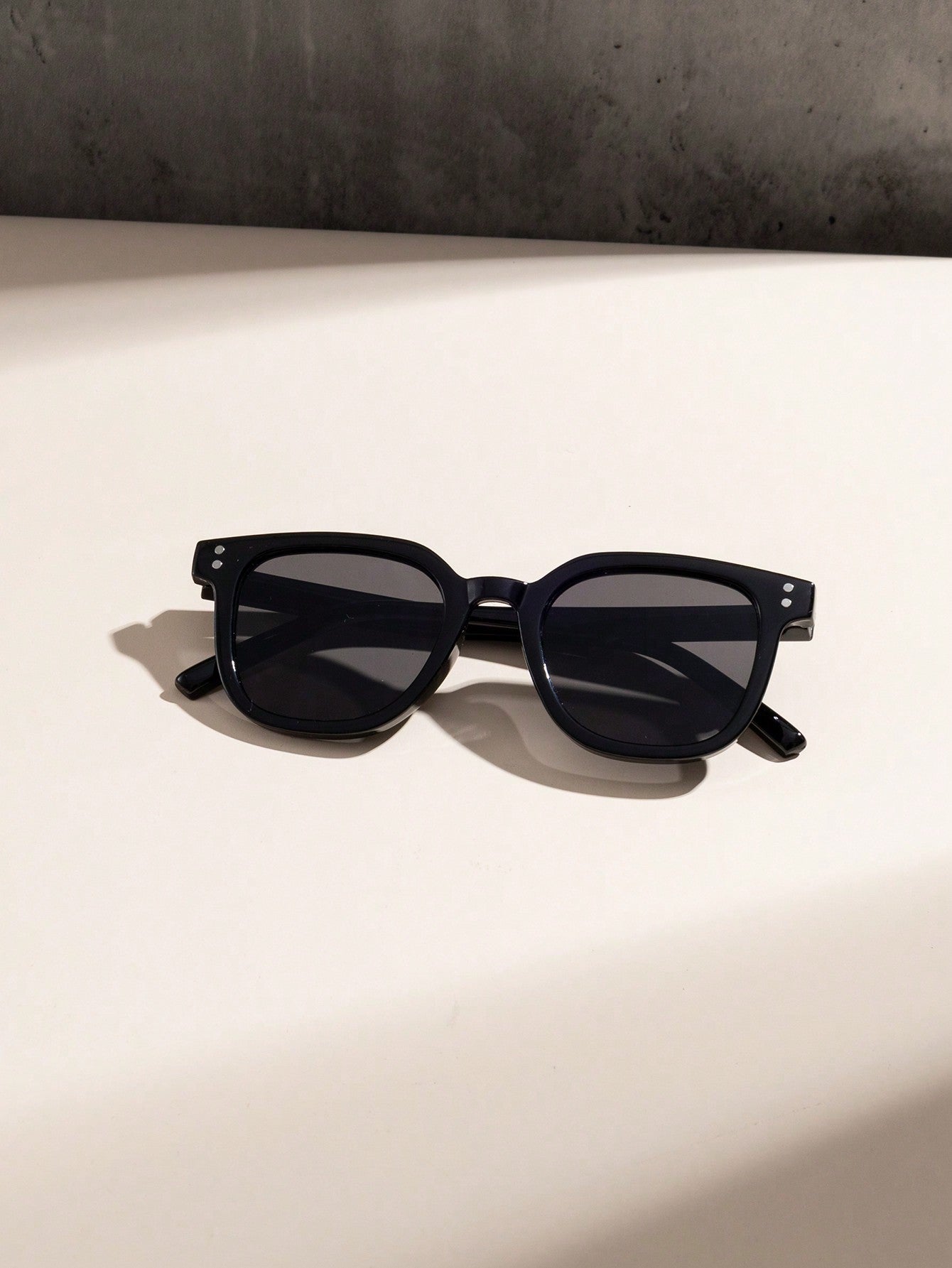 Black On Black Round Frame Sunglasses - www.thetreasurebox.me