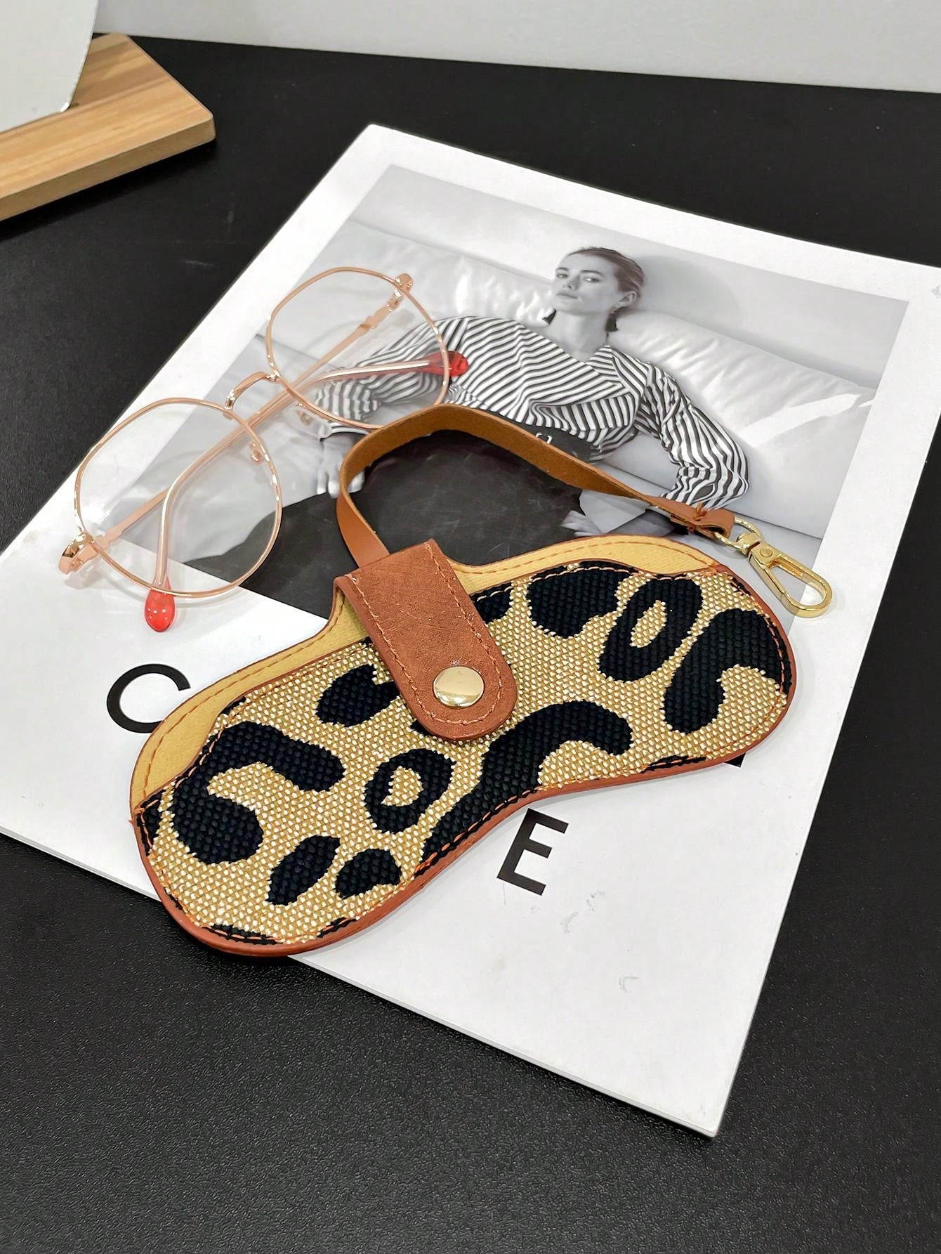 Portable Retro Eyeglass Case