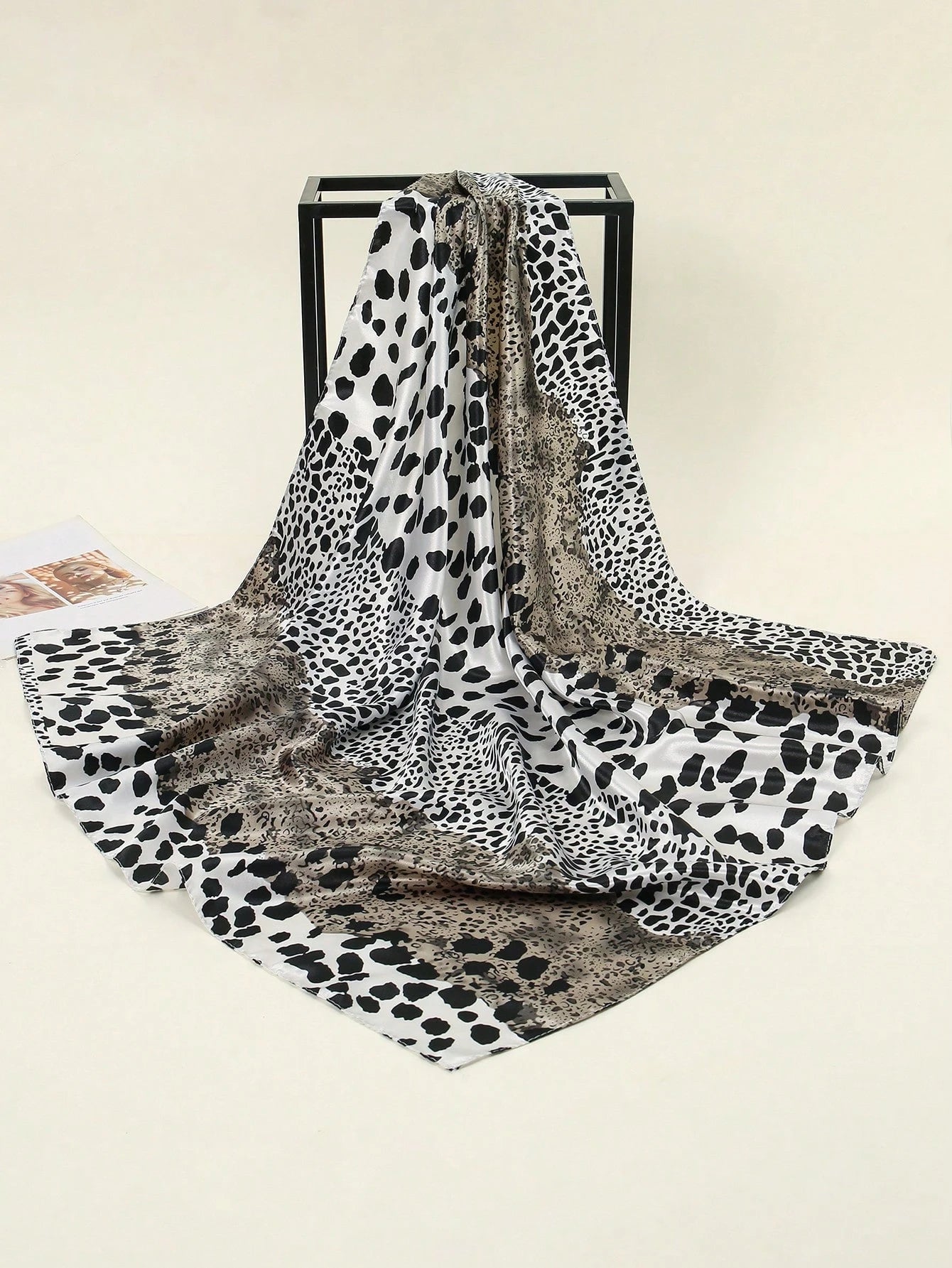 1pc Minimalist Printed Satin Square Scarf