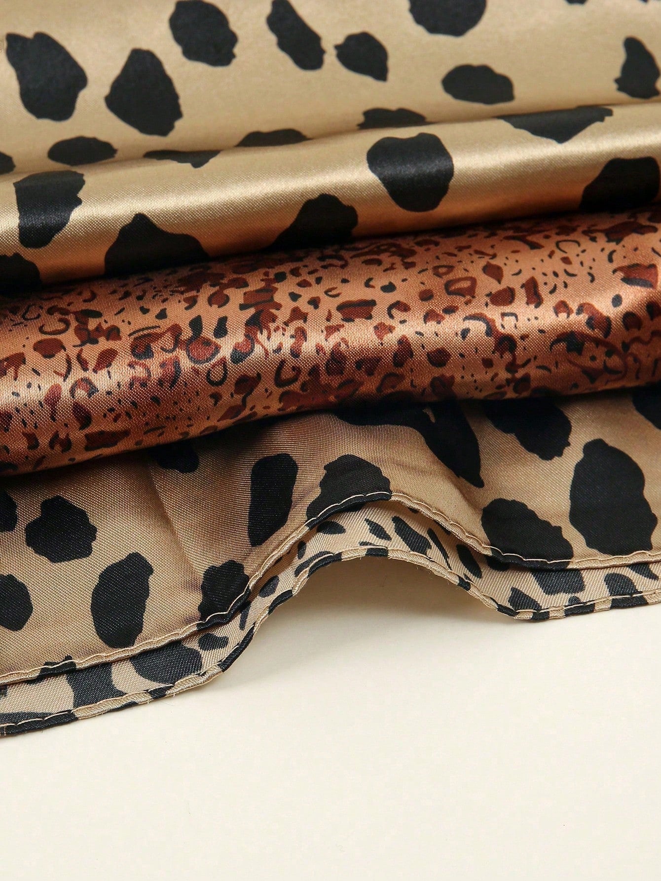 1pc Minimalist Printed Satin Square Scarf