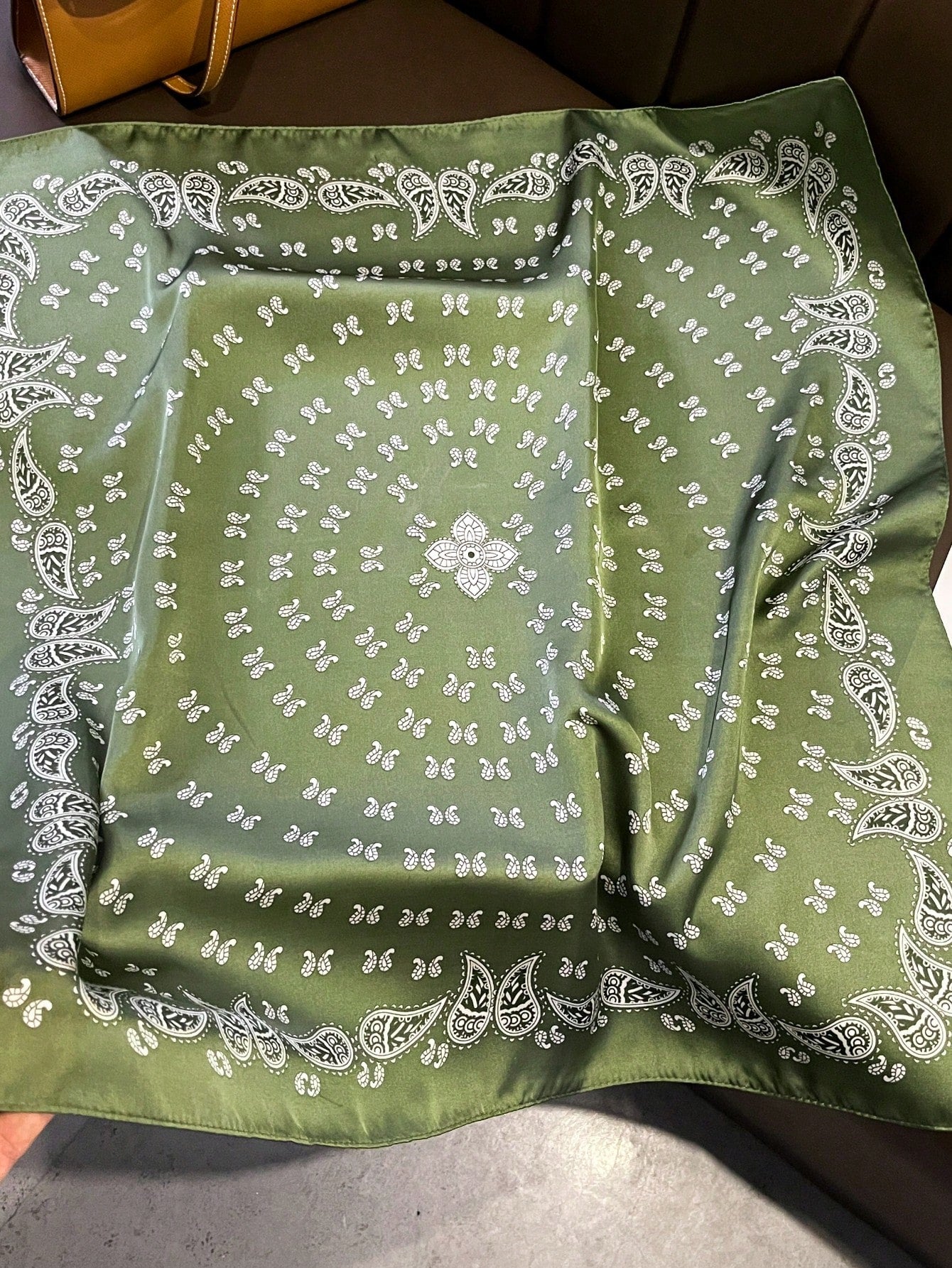 1pc Vintage Olive Green Paisley Pattern Square Scarf