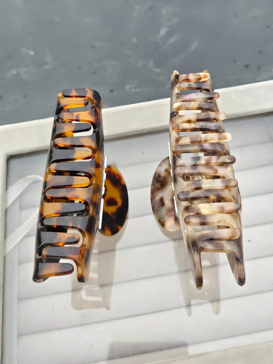 1pc Inlaid Brushed Texture Letter Hair Claw