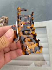 1pc Inlaid Brushed Texture Letter Hair Claw