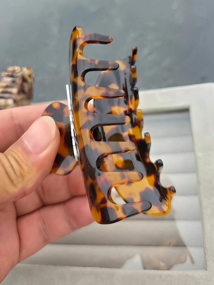 1pc Inlaid Brushed Texture Letter Hair Claw