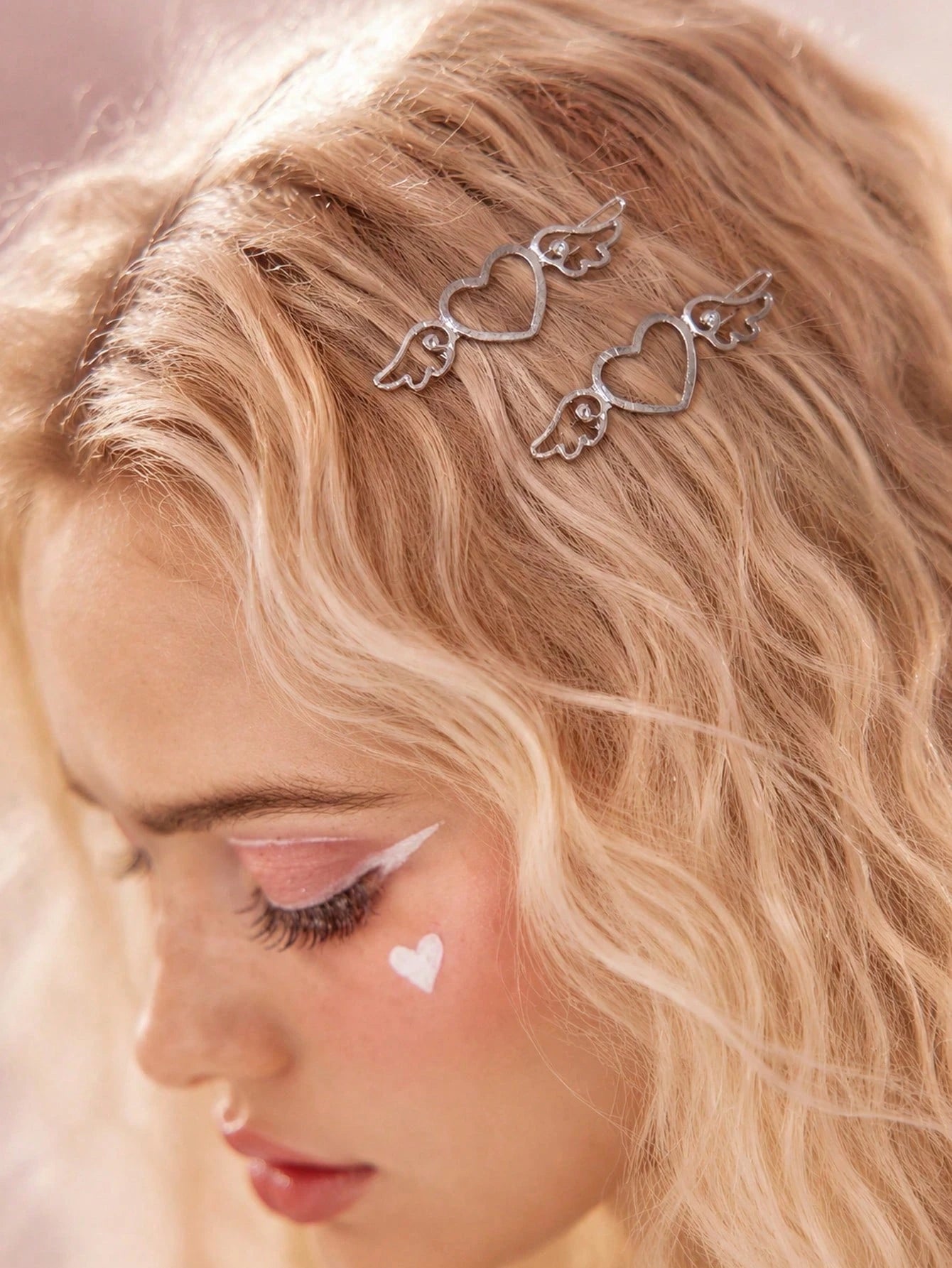 2pcs Cute Heart & Wing Decor Minimalist Hair Claw Clips - www.thetreasurebox.me