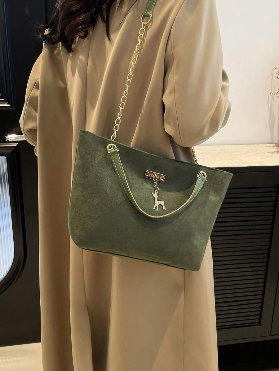 Deer Pendant Embellished Large Capacity Chain Strap Shoulder Bag - Army Green