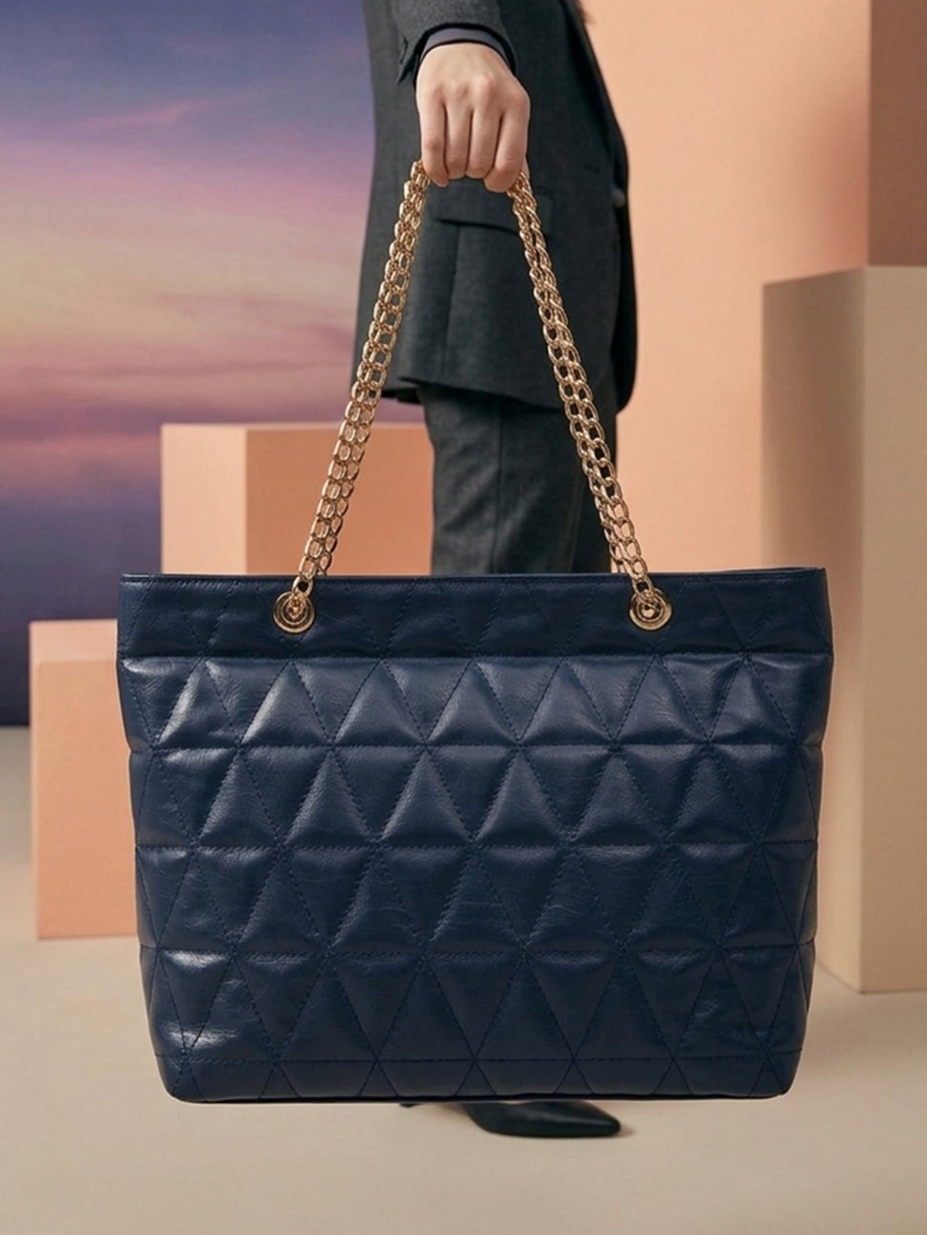 Geometric Pattern Quilted Chain Tote Bag - Navy Blue