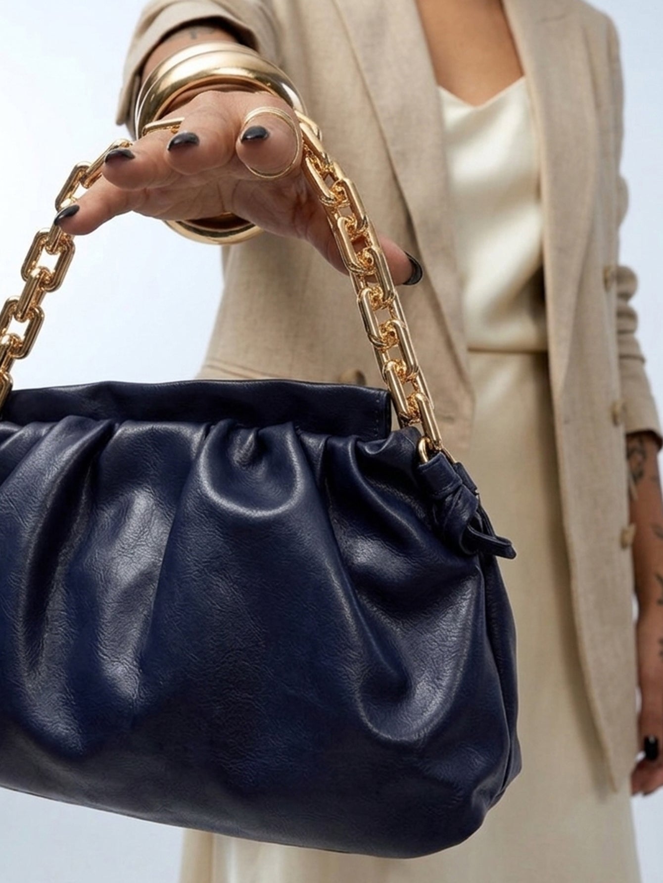 Minimalist Cloud Ruched Chain Decor Bag - Navy Blue