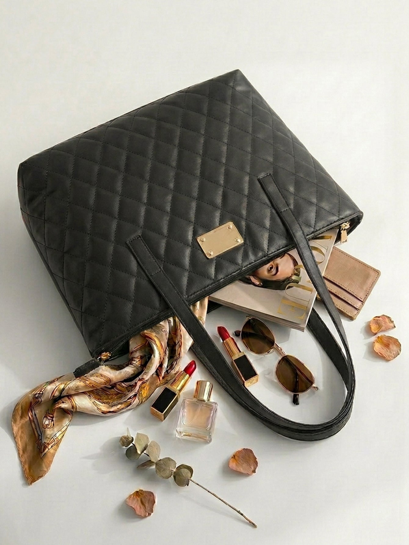 Quilted Pattern Shoulder Tote Bag - Black