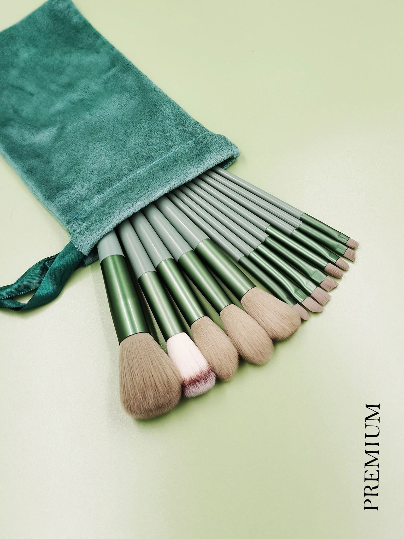 13pcs Makeup Brush Set & 1pc Storage Bag  - Green - FD ⚡